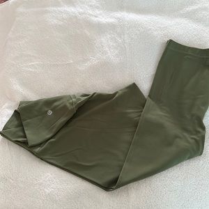 Lululemon leggings size 14. 23”.